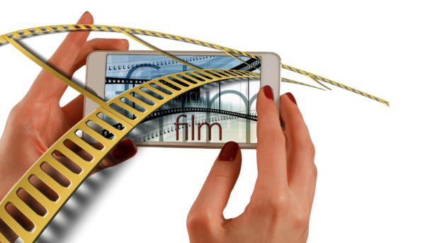 Film enters the screen of the iPhone