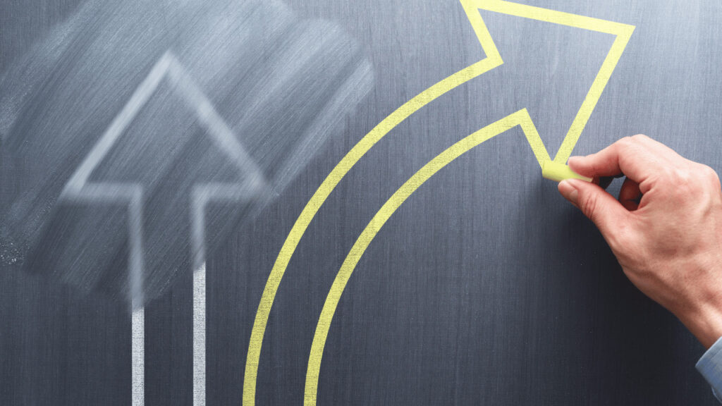 白と黄色の矢印